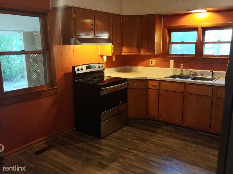 453 S Montgomery St - Photo 2 of 11