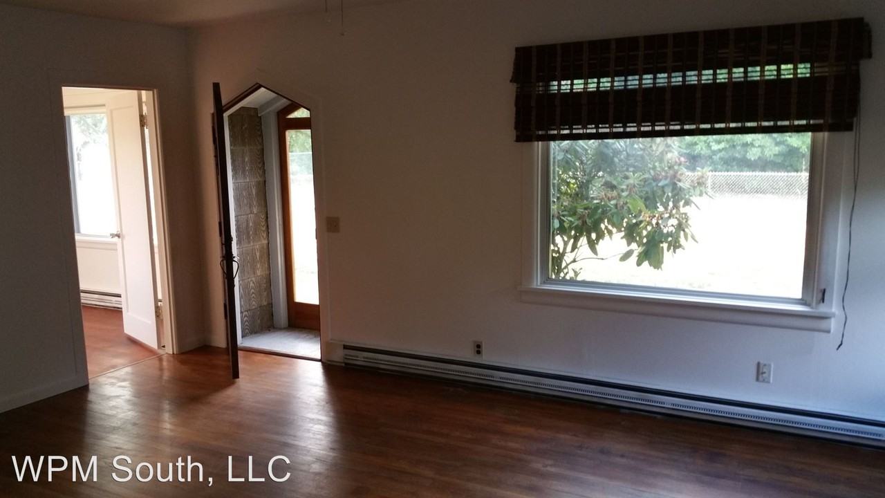 2605 S 150th St - Photo 2 of 17