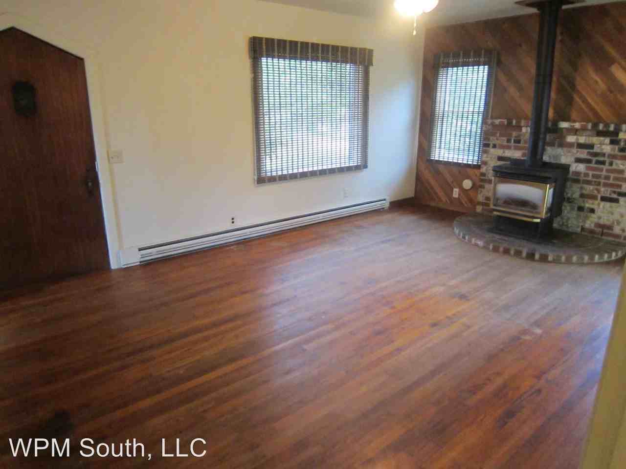 2605 S 150th St - Photo 3 of 17