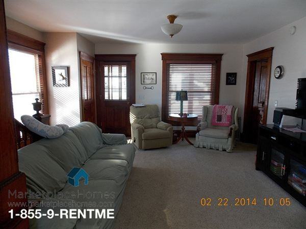 224 N Collins St - Photo 3 of 10