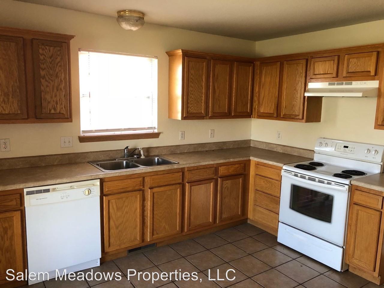 3449 S Glenview Ave - Photo 2 of 4