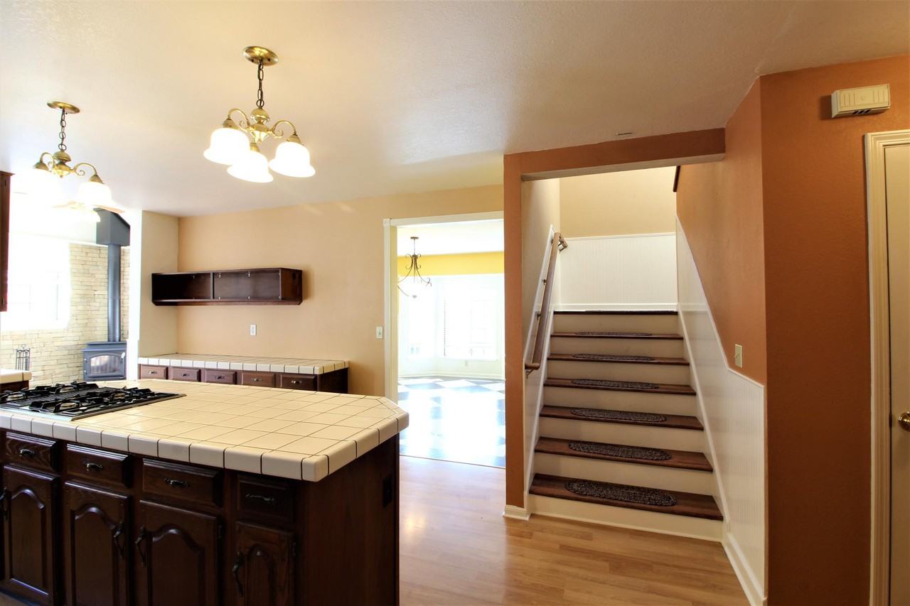 7565 Chester Dr - Photo 3 of 9