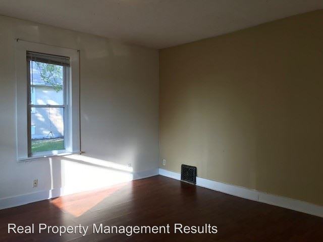 214 S Bedford Ave - Photo 3 of 17