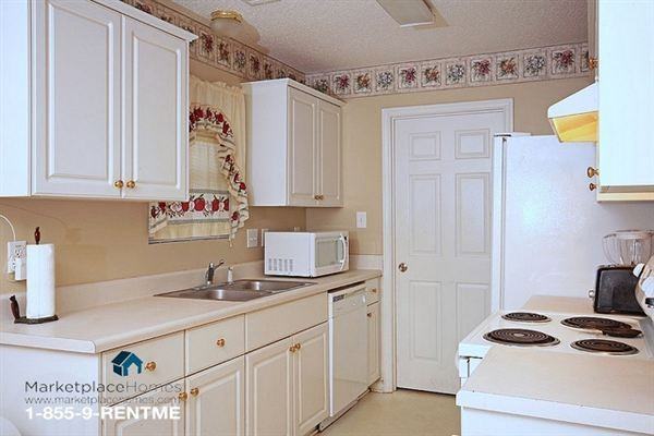 4805 Jasmine Way - Photo 3 of 6