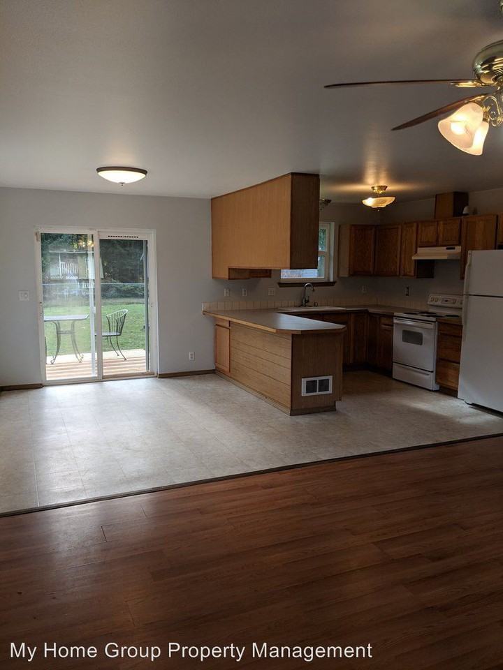 17611 155th Ave SE - Photo 3 of 11