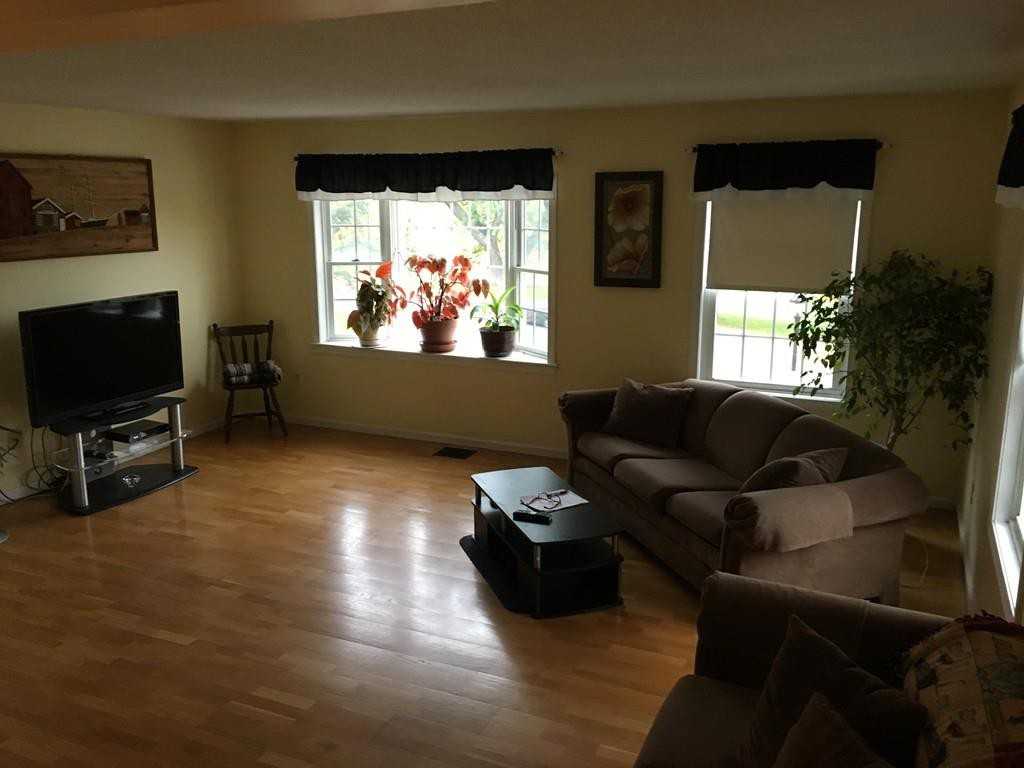 67 Breakwater Dr - Photo 3 of 25