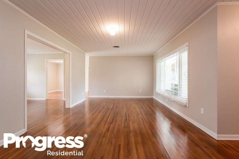 320 Cordova Rd - Photo 2 of 15