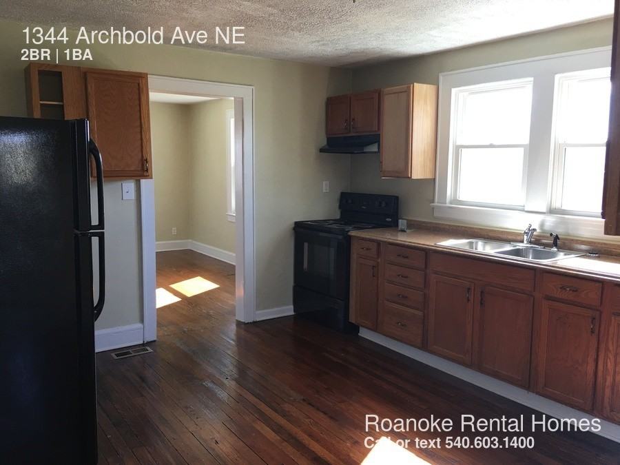 1344 Archbold Ave NE - Photo 3 of 9