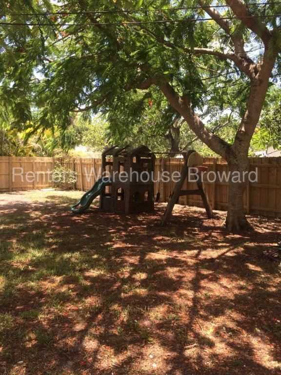 1700 SW 13th Ct - Photo 2 of 25