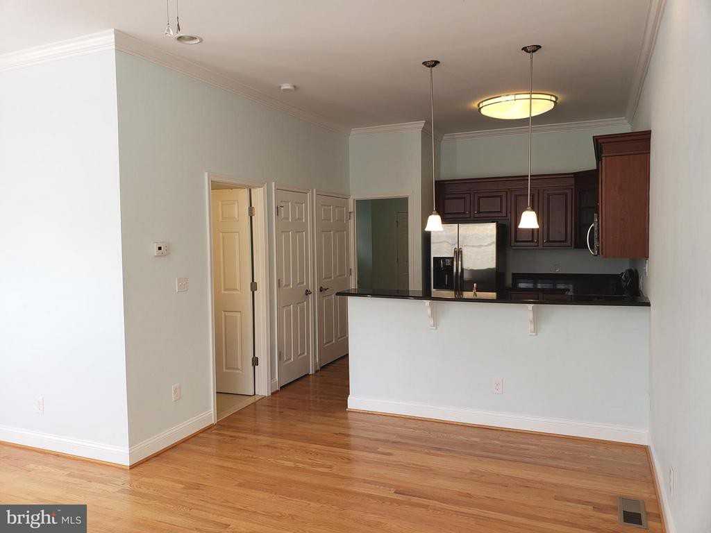 921 Cameron St - Photo 2 of 20