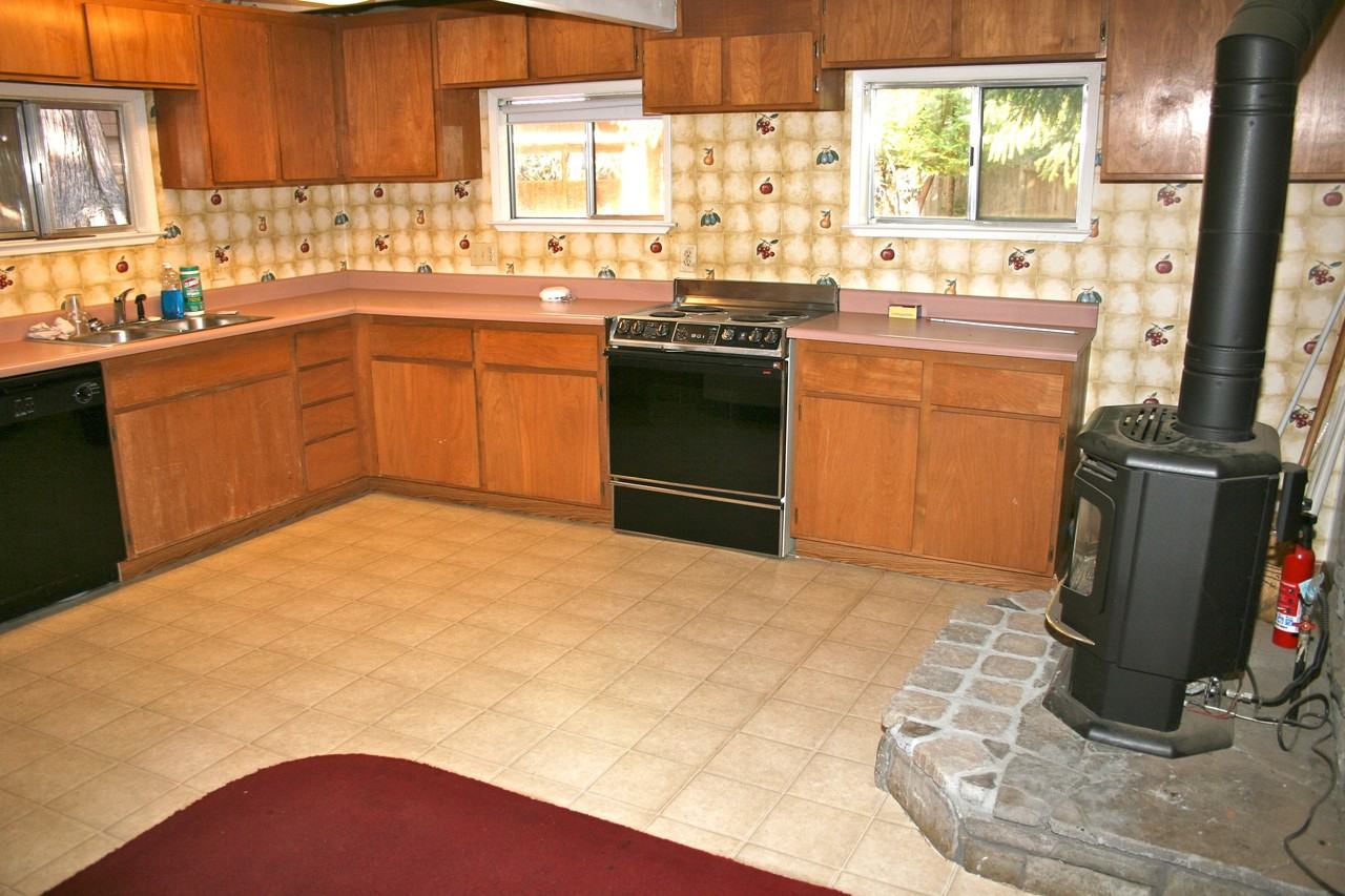 16745 Deer Trail - Photo 3 of 6