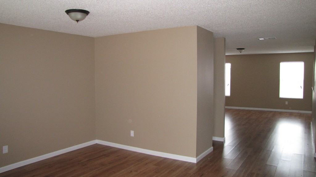 556 Linacre Dr - Photo 2 of 21