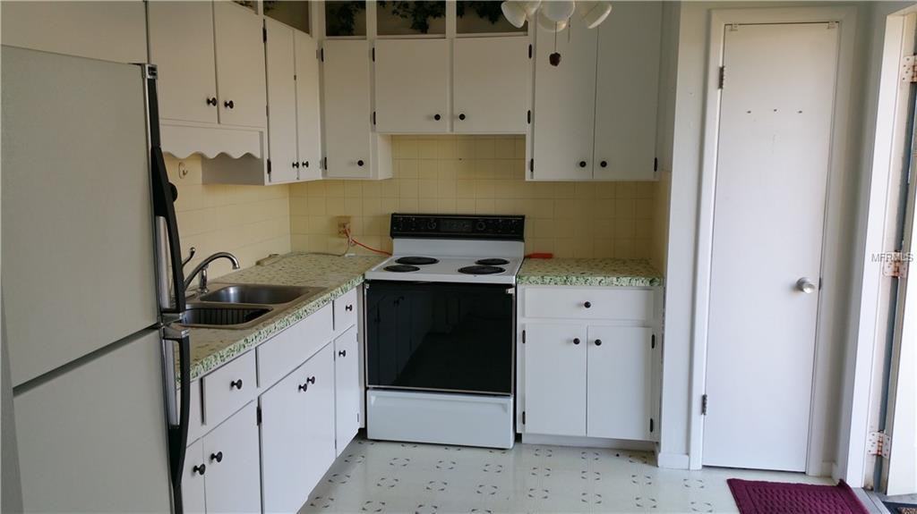 608 Lemon St - Photo 2 of 10