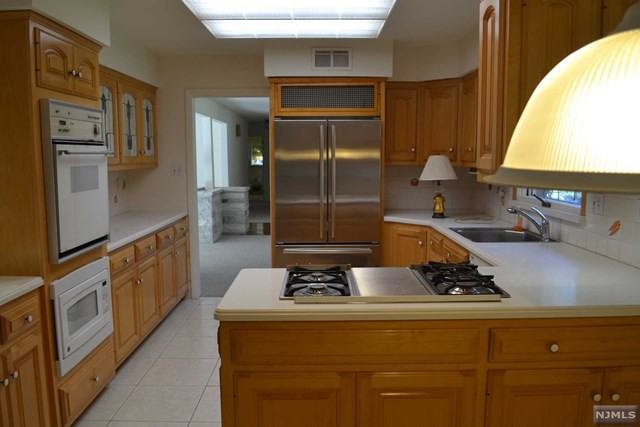 770 Sunset Ave - Photo 3 of 21