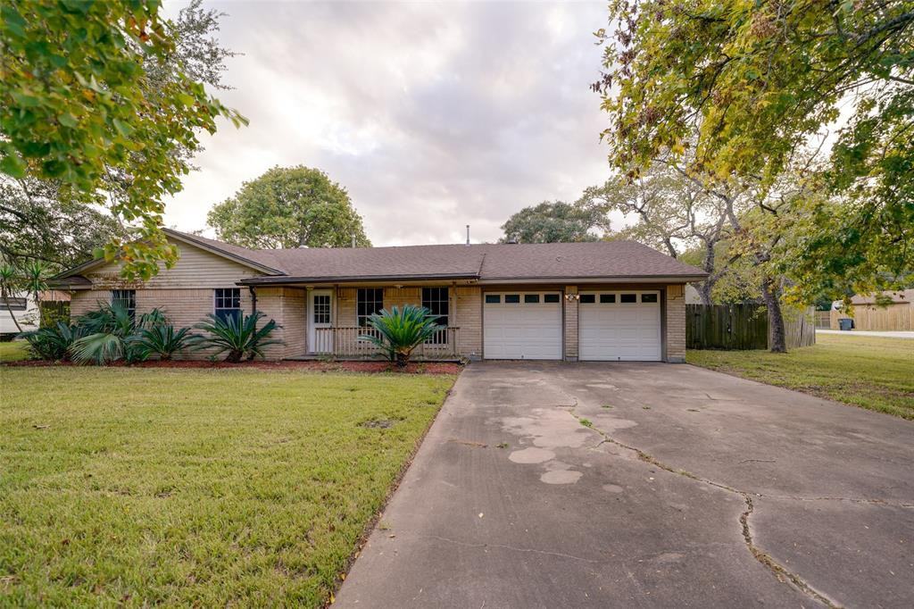 15918 Ash Rd - Photo 2 of 32