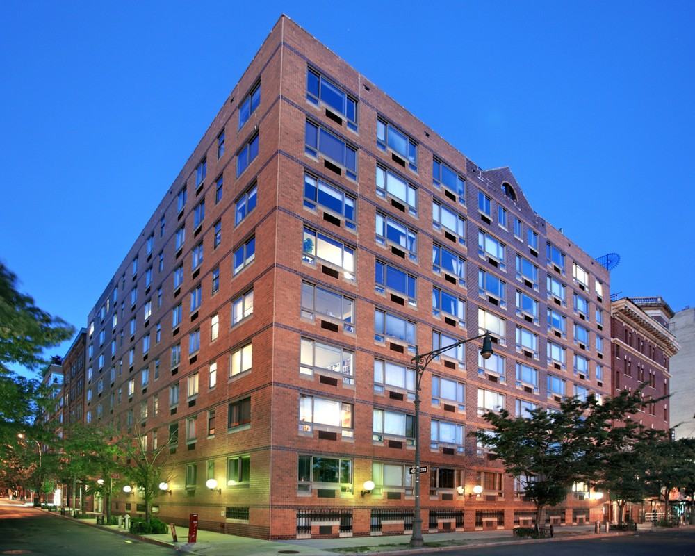 110 Horatio St - Photo 2 of 5