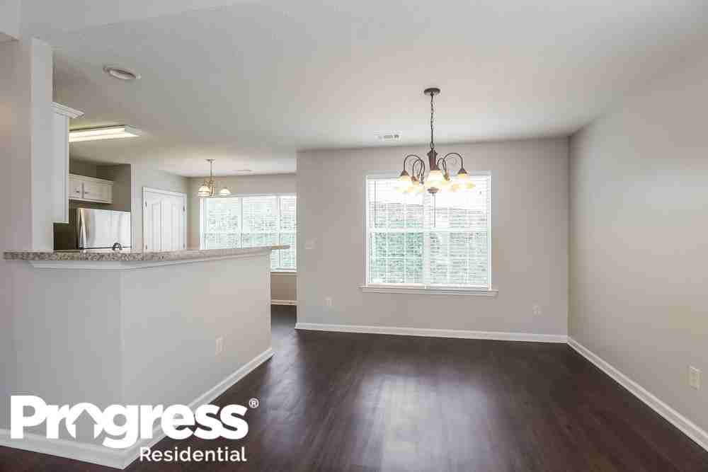 440 Gresham Dr - Photo 3 of 20