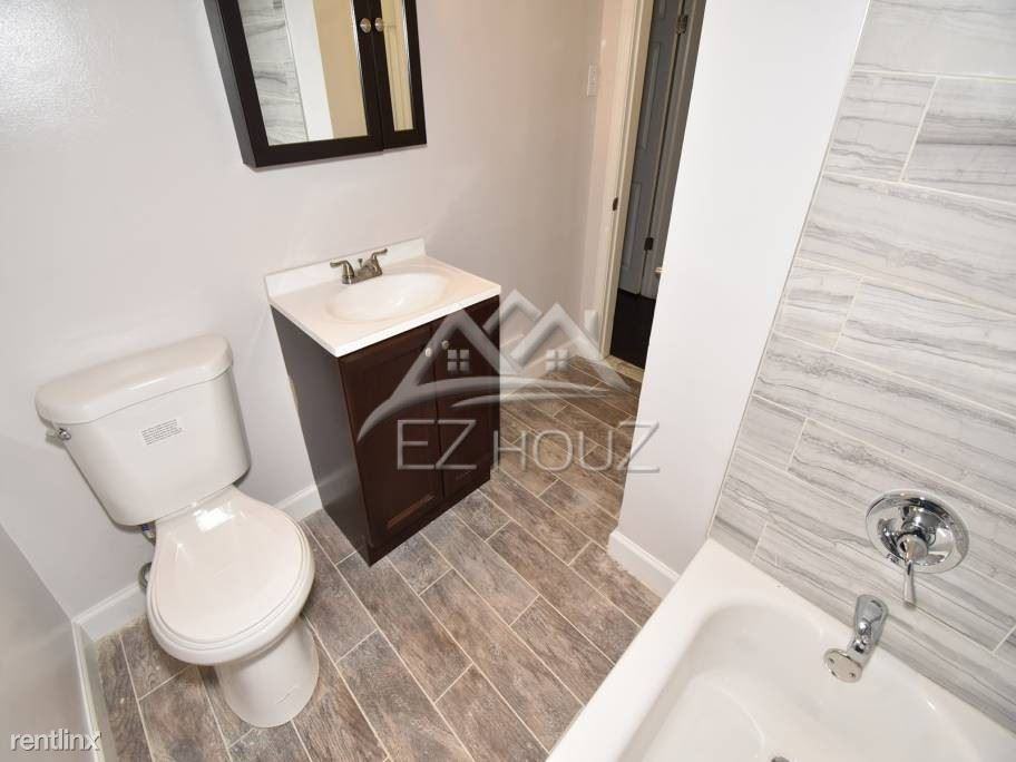 1440 Meridene Dr - Photo 3 of 15