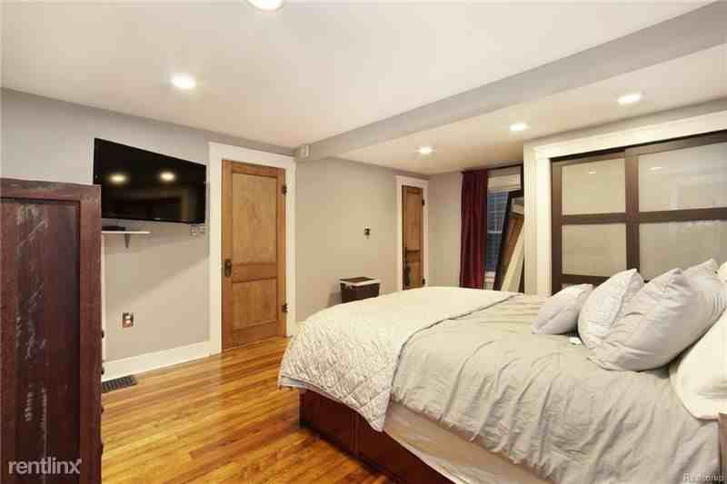 327 Lathrop St - Photo 3 of 32