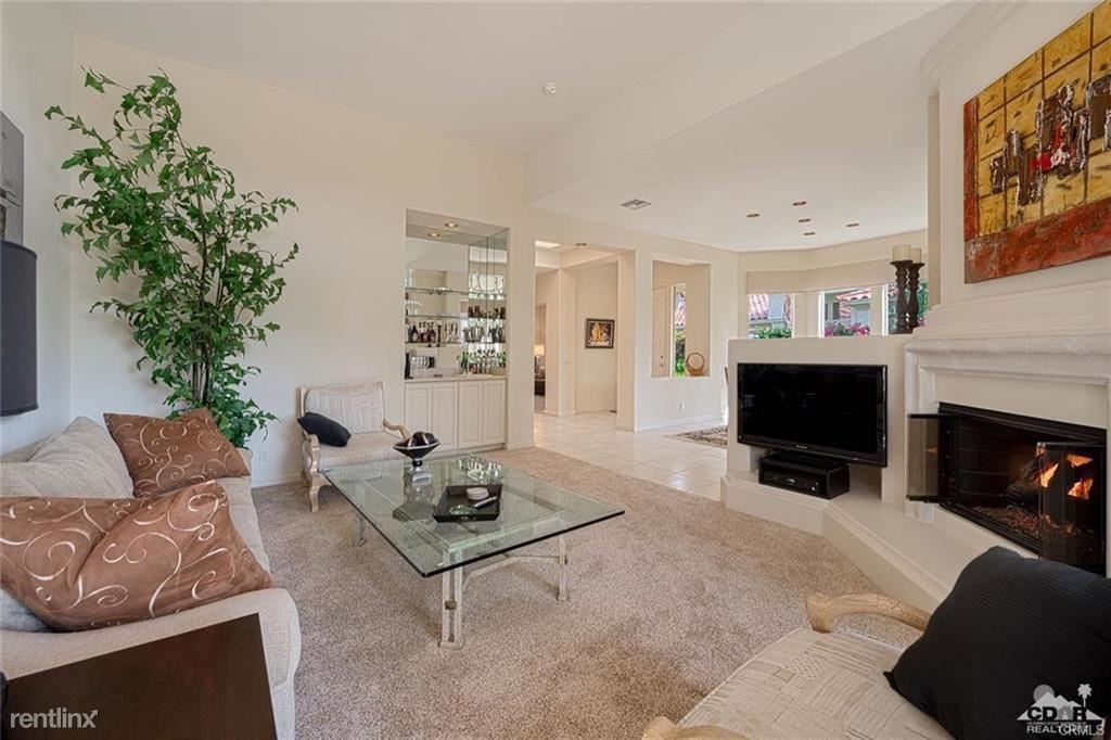 461 Desert Holly Dr - Photo 2 of 35