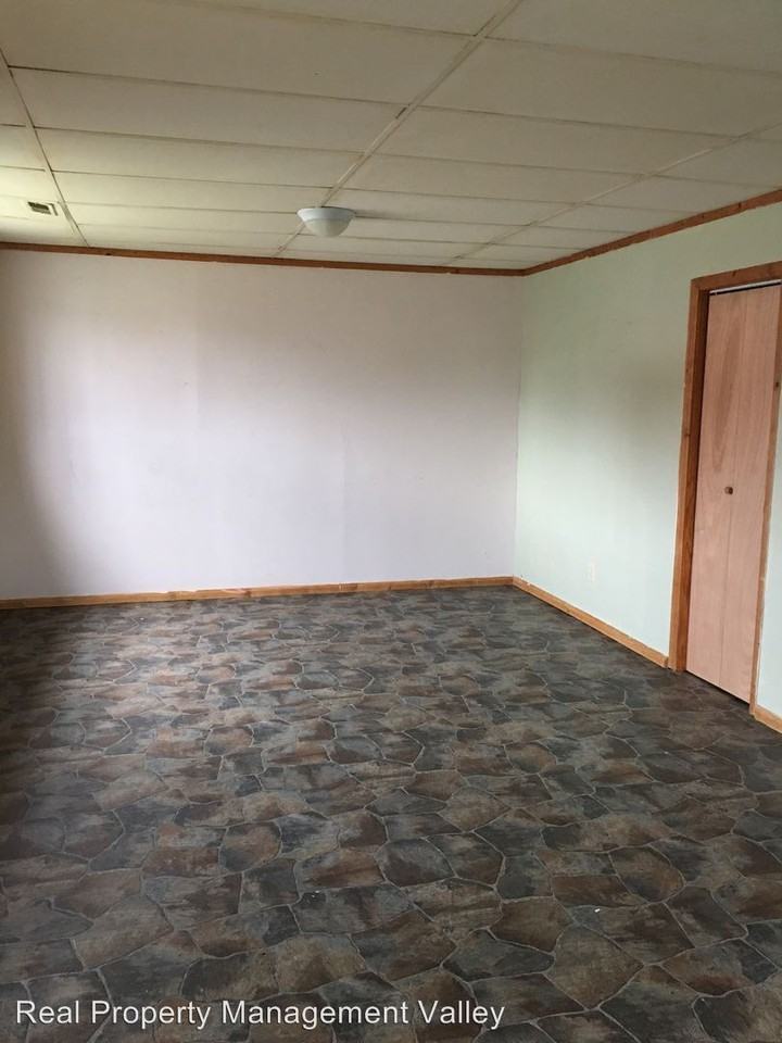 300 18th St - Photo 2 of 12