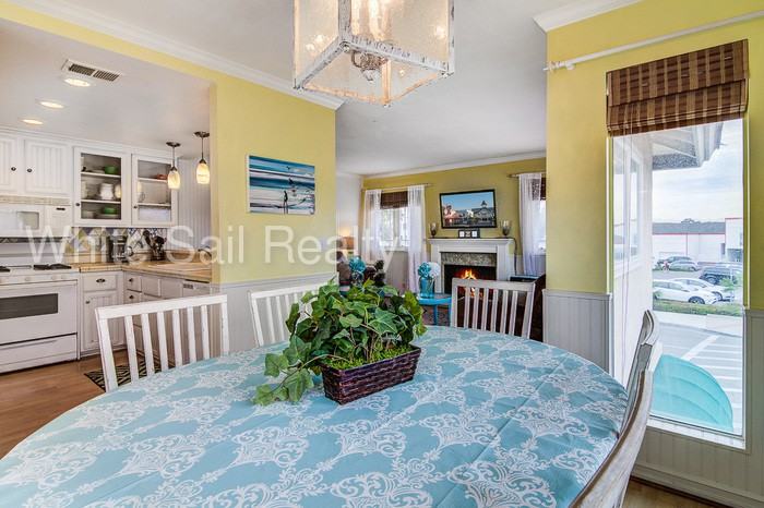 615 East Balboa Boulevard - Photo 3 of 17