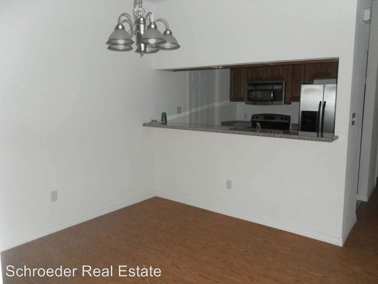 217 Walthall St - Photo 2 of 5