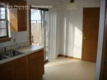 315 N Clinton St - Photo 3 of 5