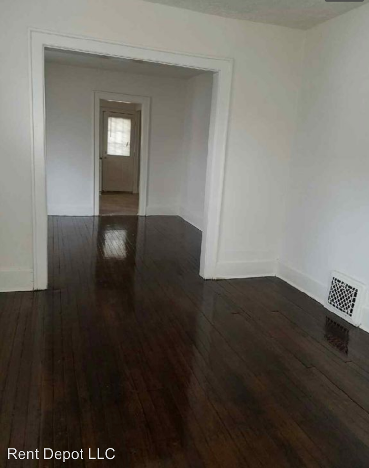 1132 Jefferson Ave - Photo 2 of 8