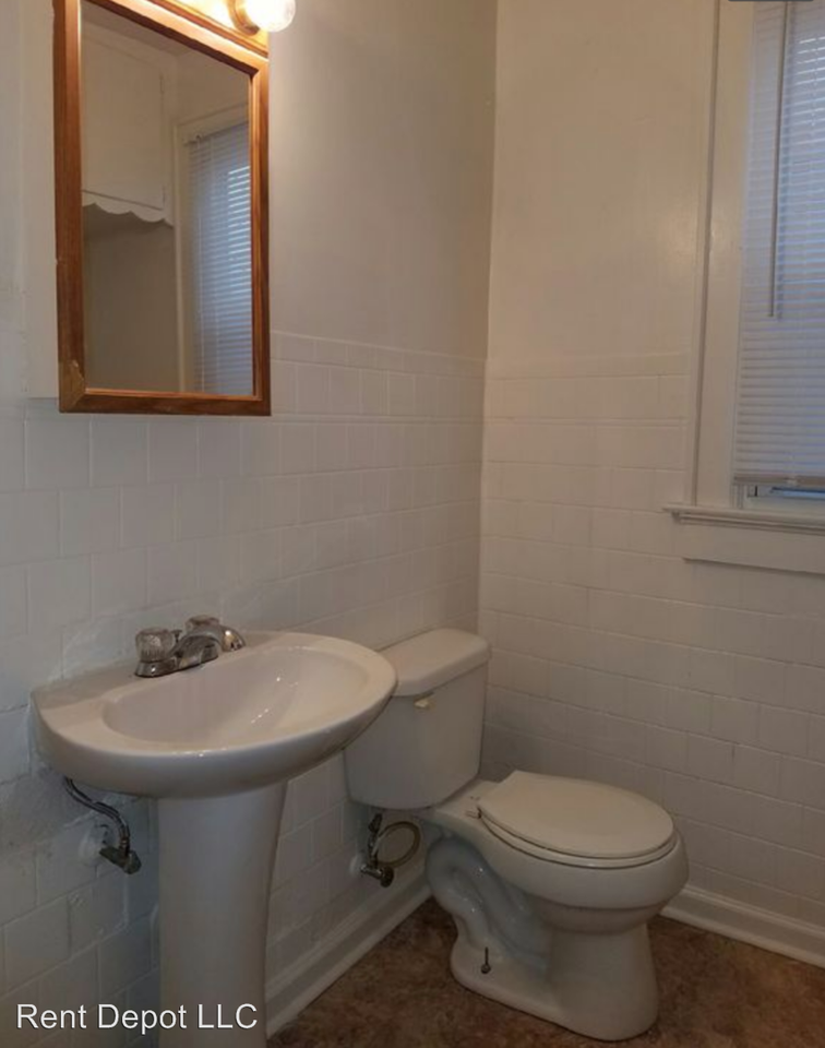 1132 Jefferson Ave - Photo 3 of 8