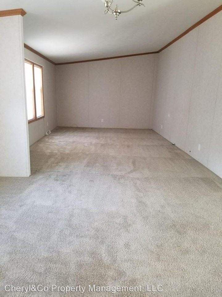 261 Curtis Ave - Photo 3 of 13