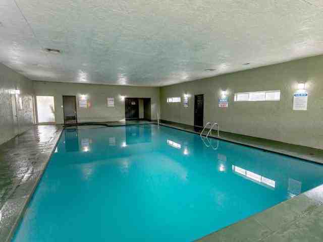 919 S Peoria St - Photo 3 of 18