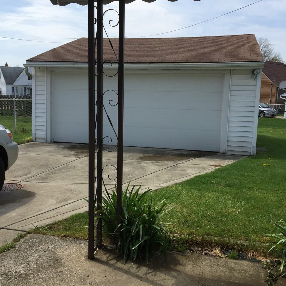636 E 305th St - Photo 2 of 12