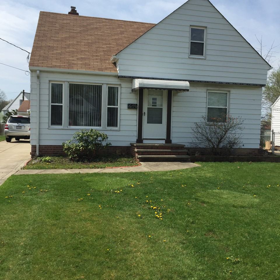 636 E 305th St - Photo 3 of 12