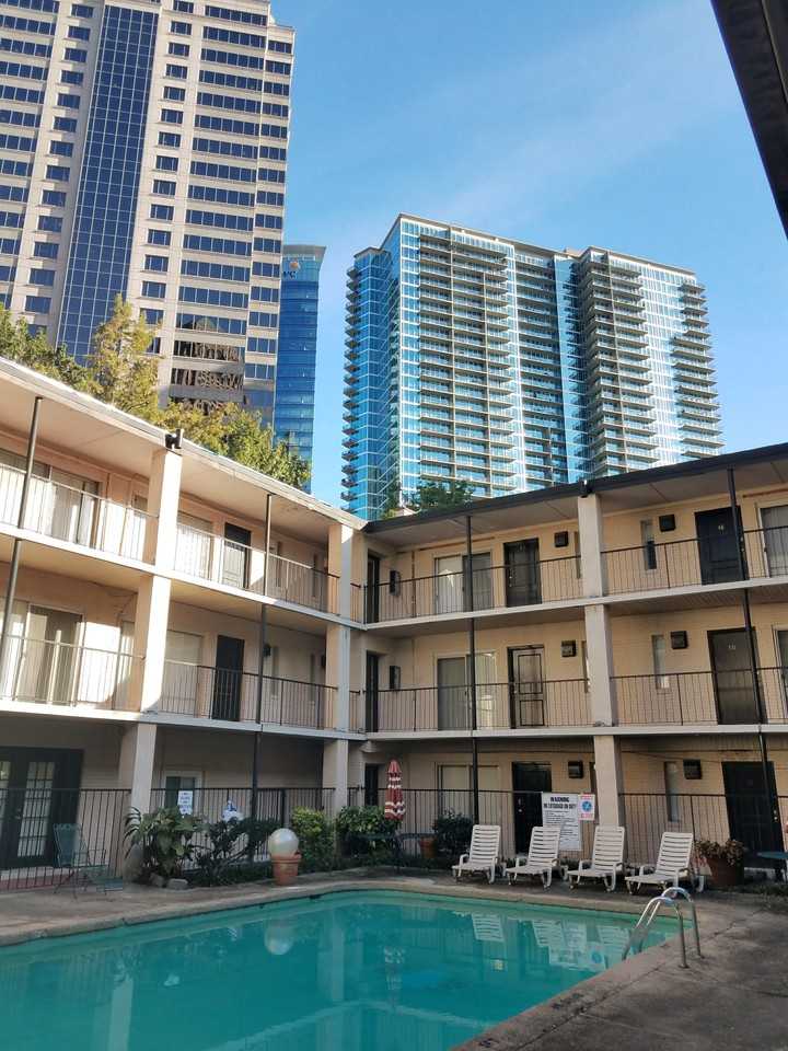 1122 Crescent Ave NE #6 - Photo 2 of 7