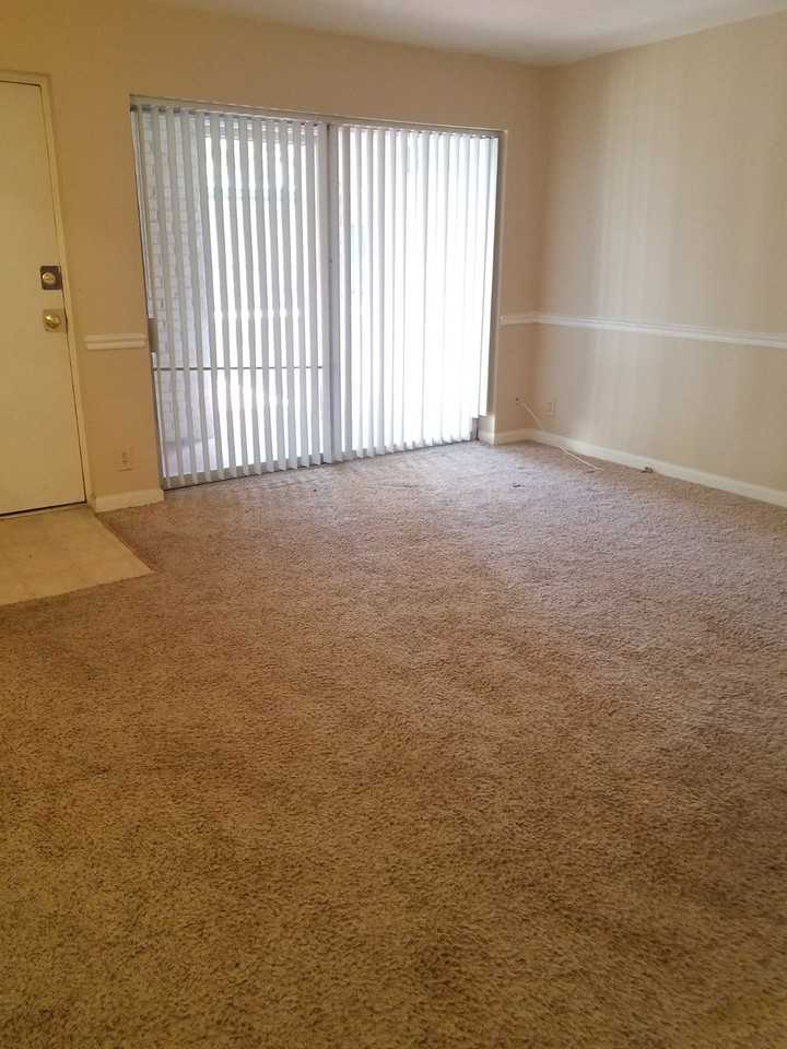 1122 Crescent Ave NE #6 - Photo 3 of 7