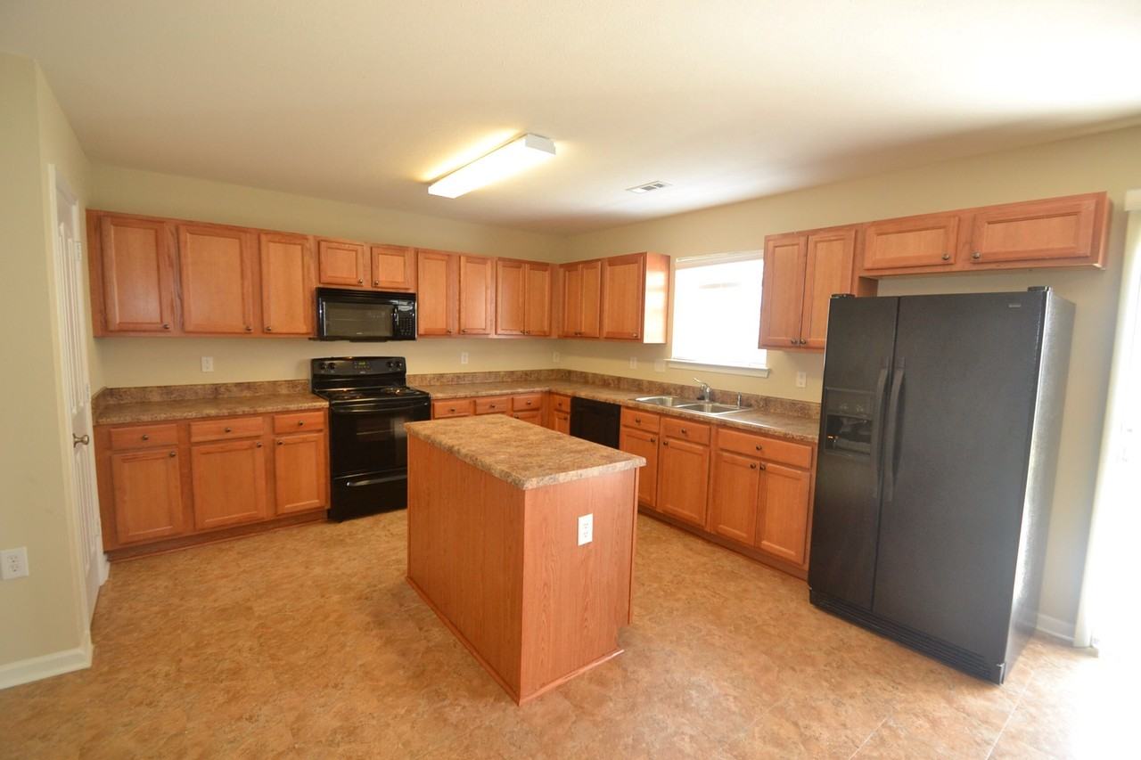 3923 Damask Drive - Photo 2 of 7