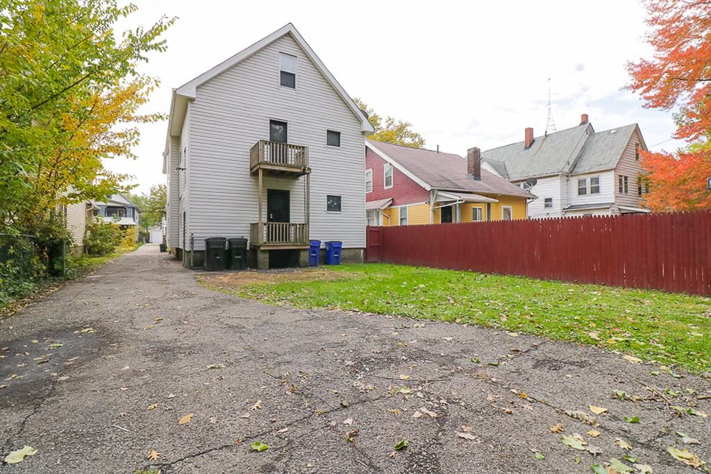 14401 Westropp Ave - Photo 3 of 50