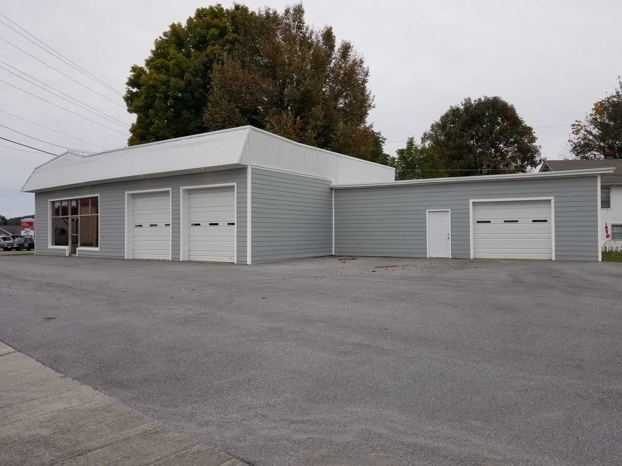 301 E Elk Ave - Photo 2 of 2