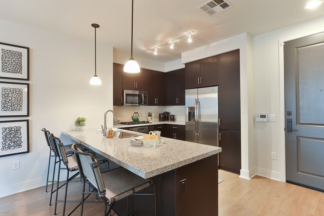 Avant Fashion Center - Photo 2 of 50