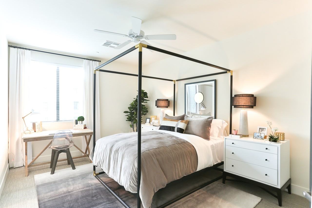 Avant Fashion Center - Photo 5 of 50