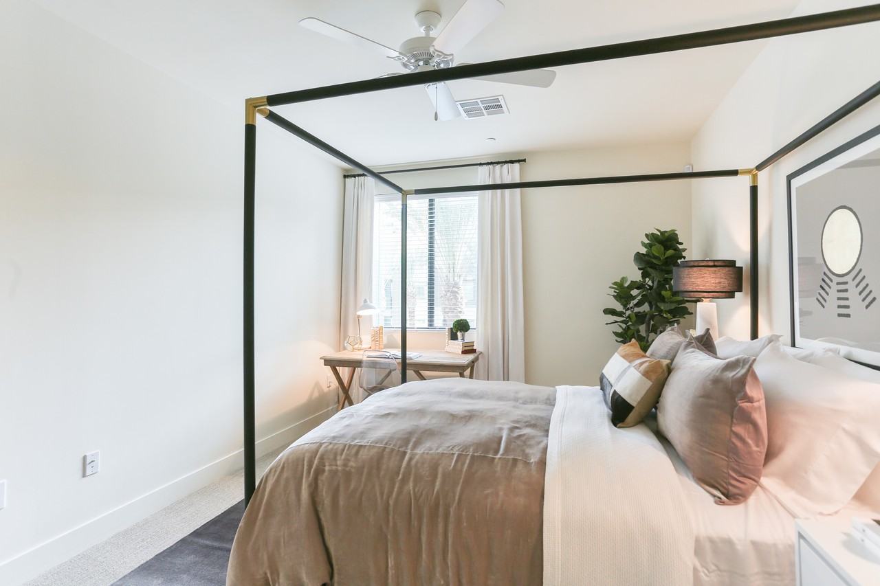 Avant Fashion Center - Photo 6 of 50