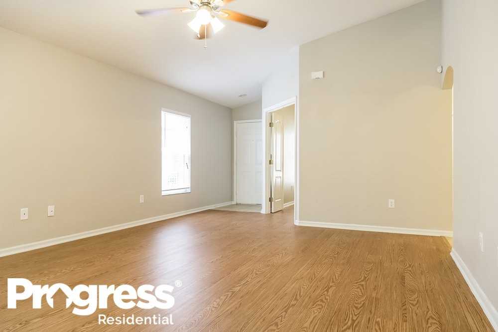 425 Maple Pointe Dr - Photo 3 of 15