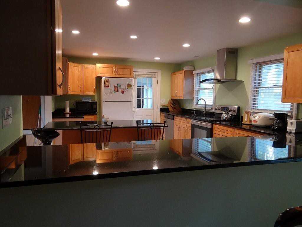 693 Boston Post Rd - Photo 3 of 20
