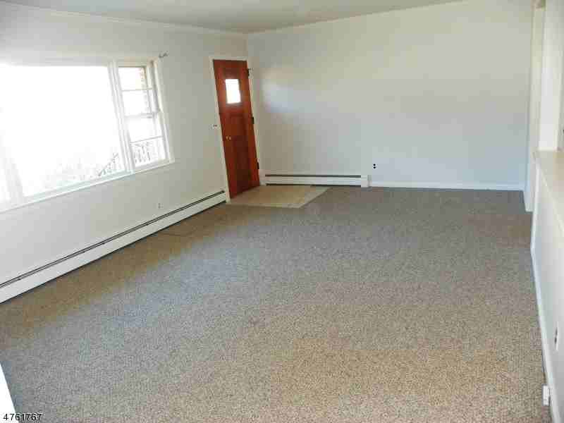 20 Meadow Ln - Photo 2 of 13