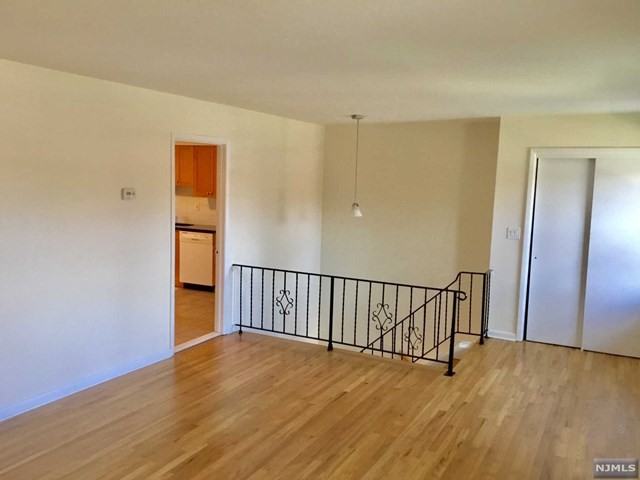 139 Cresskill Ave - Photo 3 of 19