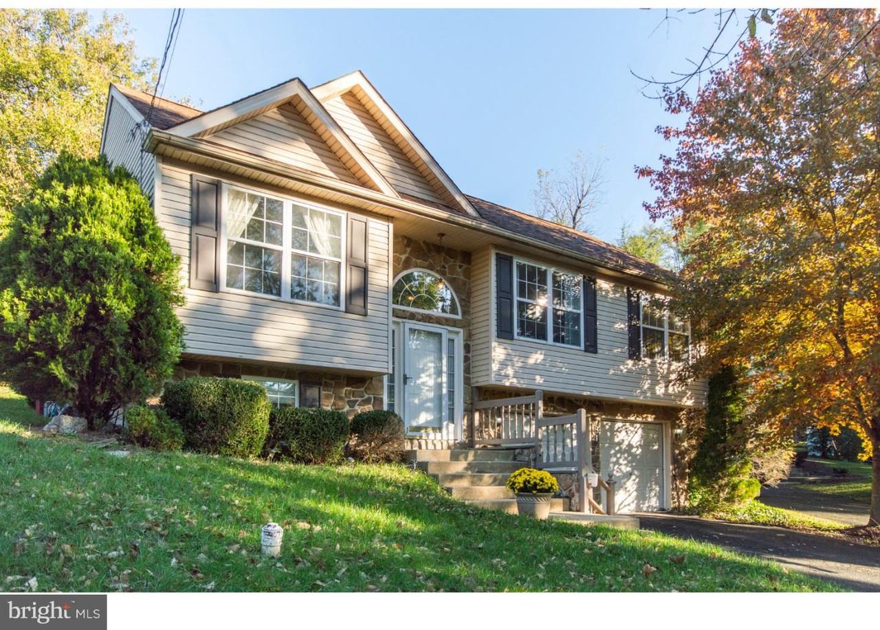 781 Rock Ln - Photo 3 of 24