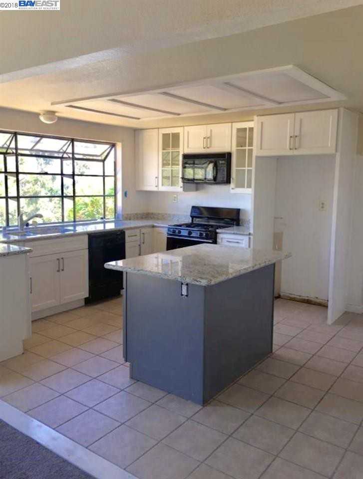 28045 Fallbrook Dr - Photo 2 of 24