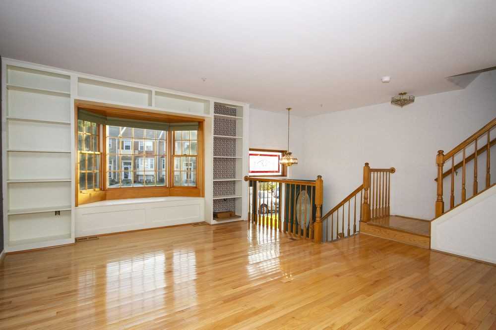 1309 Waterway Ct - Photo 2 of 23