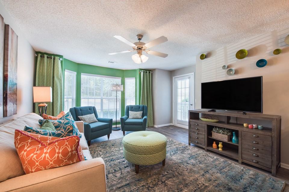 100 Caledon Court - Photo 3 of 9